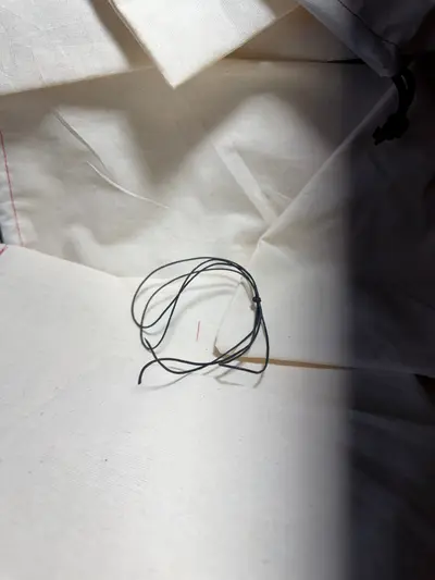 string - black